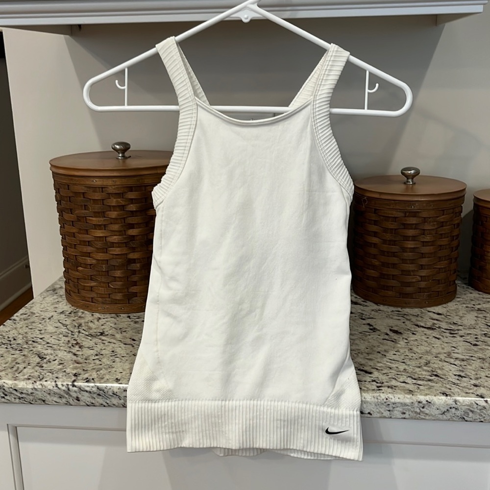 Nike fit dry workout top